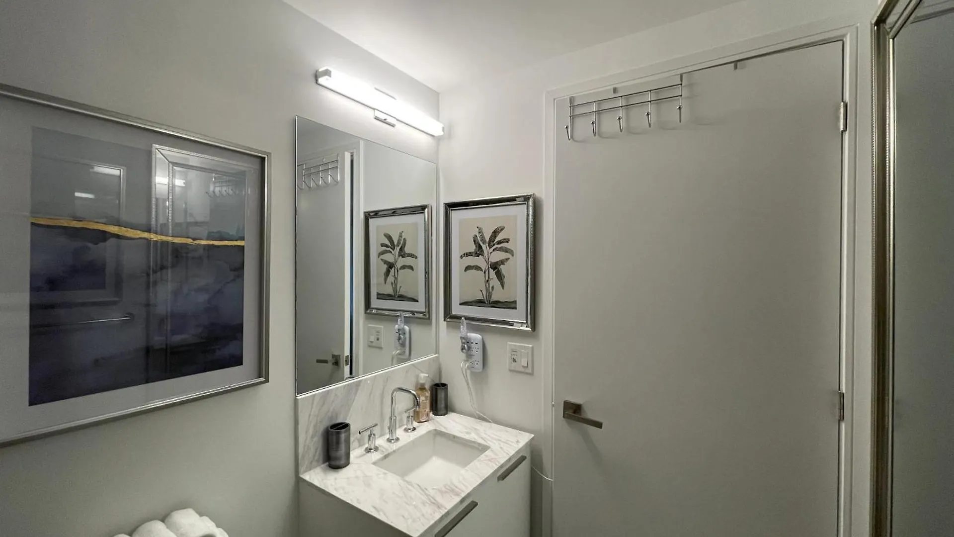 Toronto Bloor & Yonge Luxury Condo 公寓